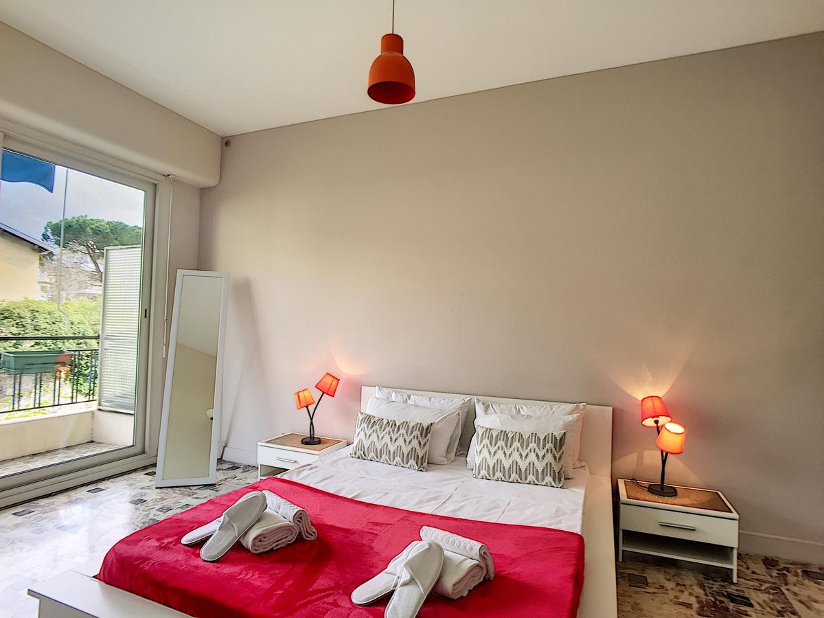 أشلي آند باركر - سولار