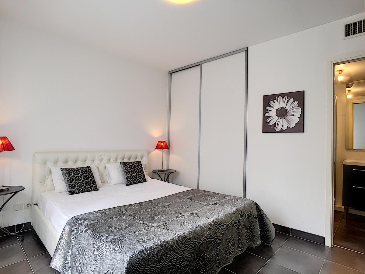 أشلي آند باركر- أبارتومو هيوجو بارك