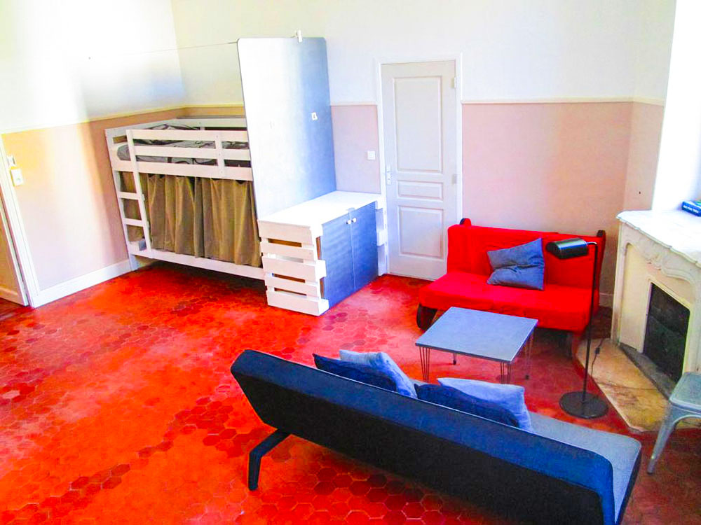 بيت شباب وبيت ضيافة لا مايون