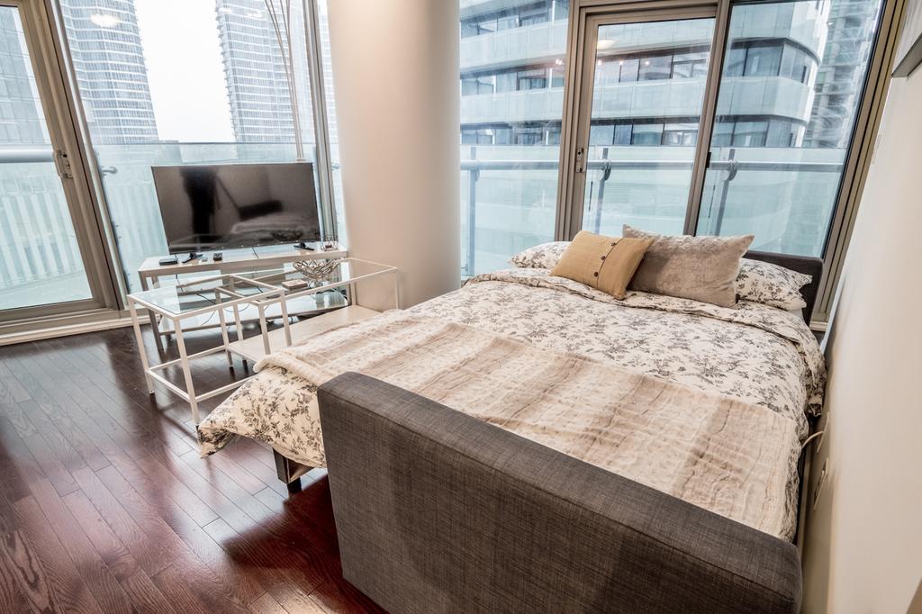 AOC Suites - Two Bedroom Condo - City/CN Tower View