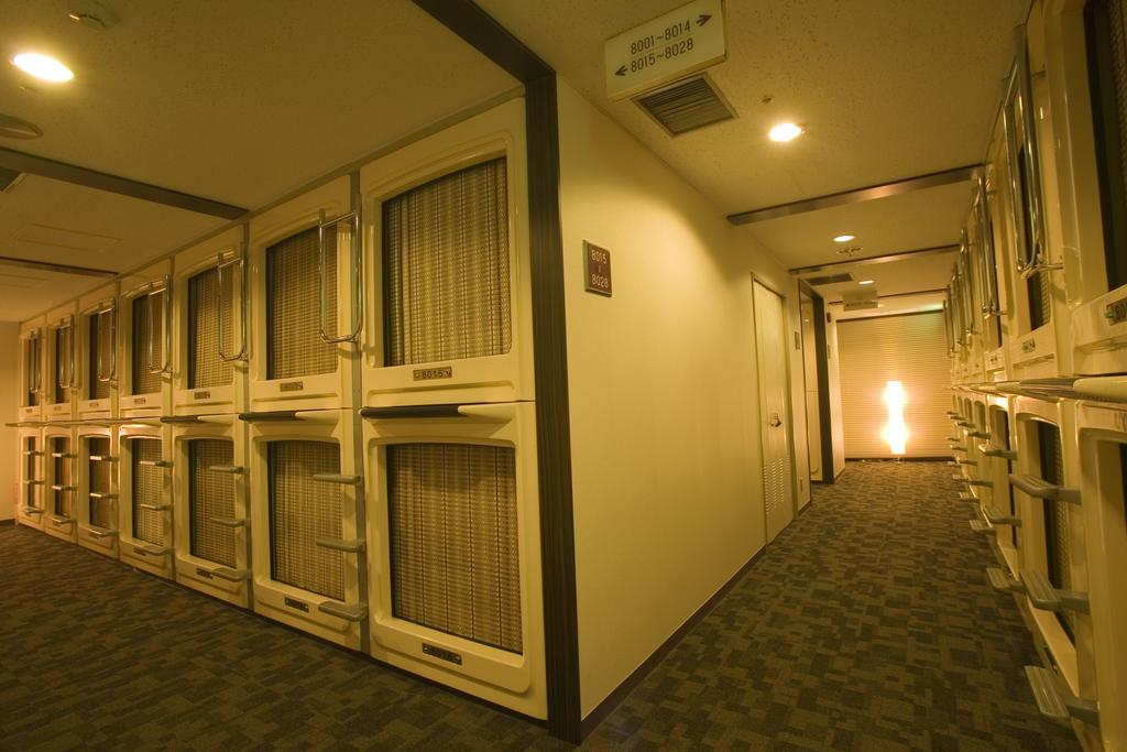 Sauna & Capsule Hotel Dandy – Caters to Men