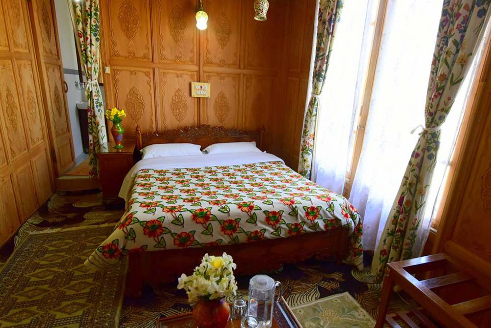 رويال جروب ديلوكس هاوس بوتس