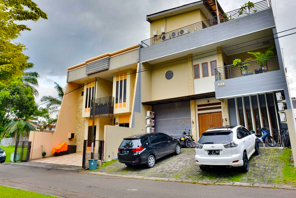 ZEN Rooms Anggrek Loka BSD