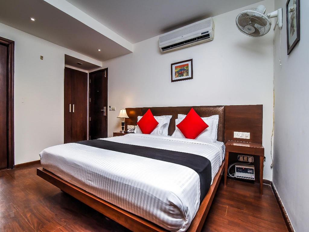 Capital O 917 Crown Imperial