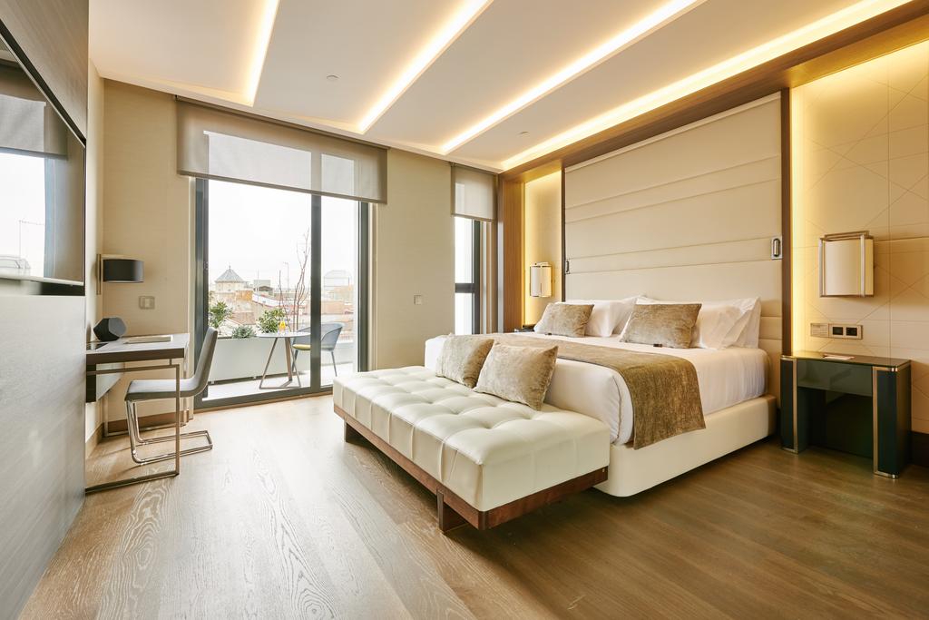 في بي بلازا إسبانيا ديزاين