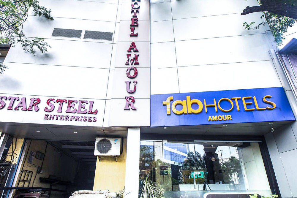 فابهوتل آمور أنديري إيست