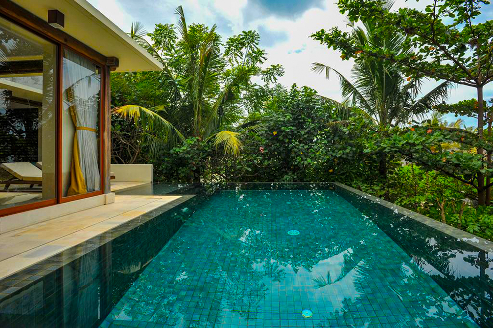 كومانيكا آت كيراماس بيتش