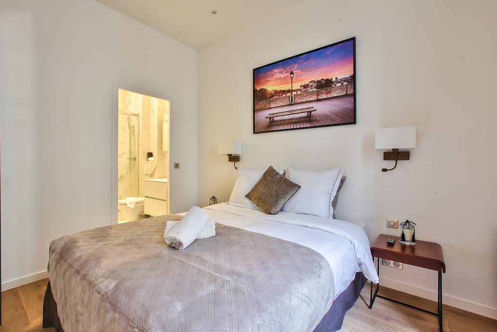 64 - شقة لاكشري شانزليزيه 1 دي