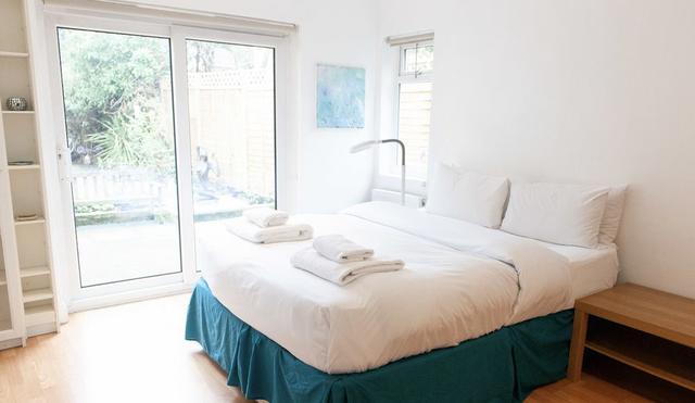 شقة بثلاثة غرف نوم هامبستيد هيث بشرفه وموقف سيارات 