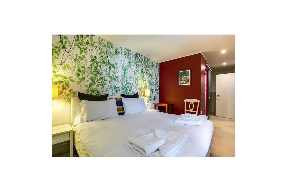 Beautiful Bright 2BR Home W/balcony - 5 Guests!