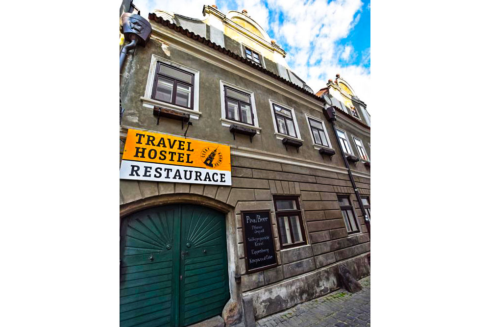 بيت شباب ترافيل