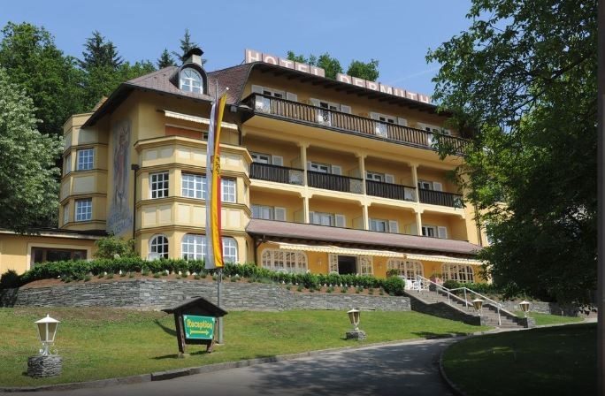 فندق ومطعم ديرموت