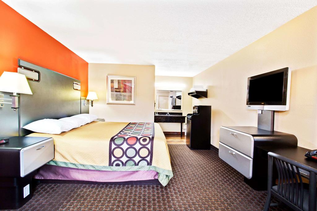 Super 8 by Wyndham Kissimmee/Maingate/Orlando Area
