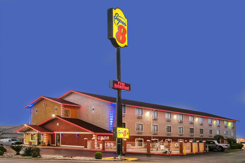 Super 8 by Wyndham San Antonio/I-35 North