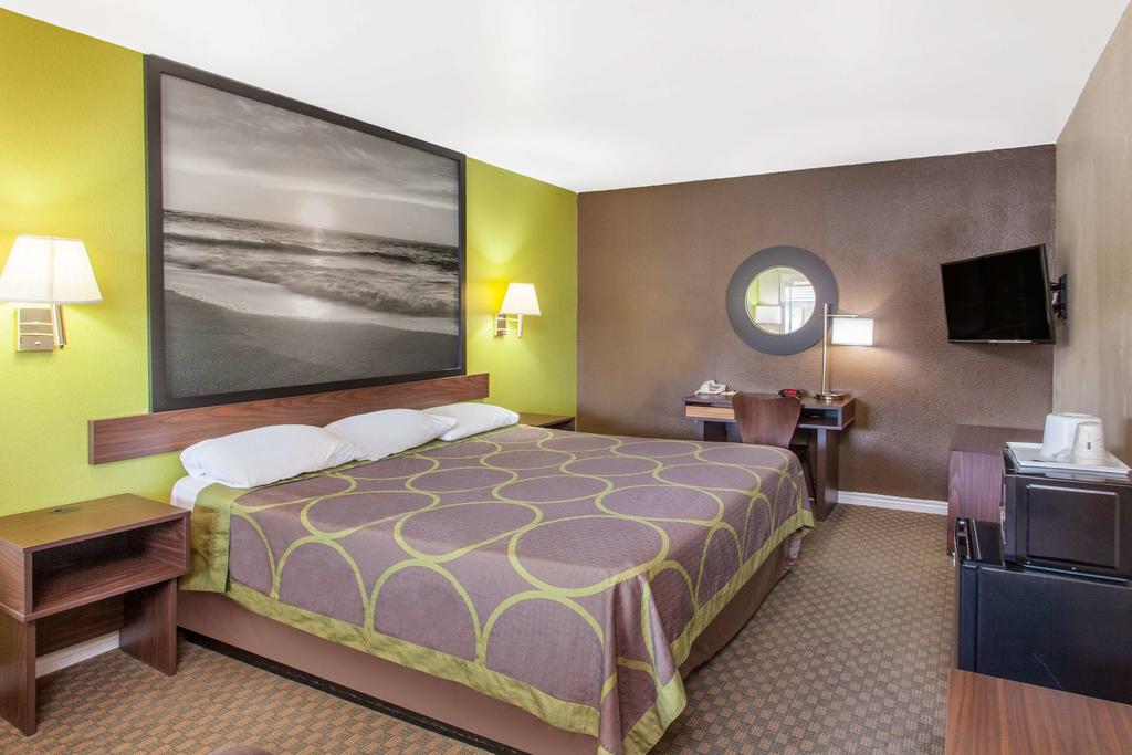 Super 8 by Wyndham Los Angeles/Alhambra