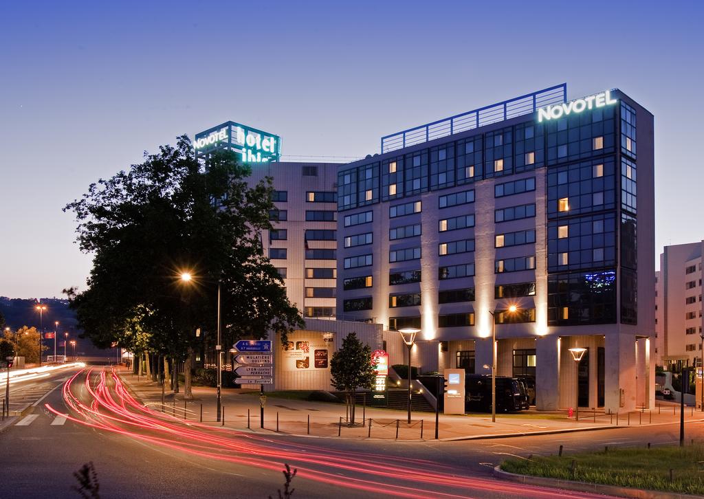 نوفوتيل ليون جيرلان