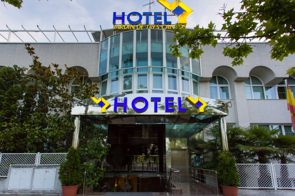 فندق في بي جاردان دي تريس كانتوس
