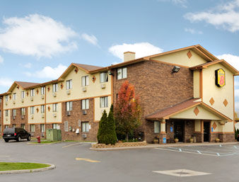 Super 8 by Wyndham Roseville/Detroit Area