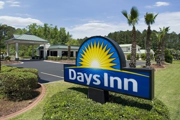 Days Inn by Wyndham Richmond Hill/Savannah