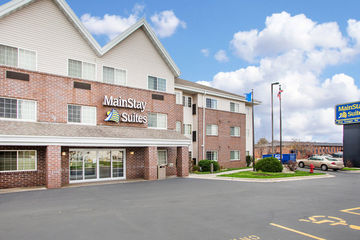 Hawthorn Suites by Wyndham Oak Creek/Milwaukee Airport