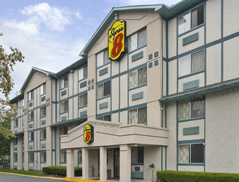 Super 8 by Wyndham Stamford/New York City Area