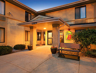 Super 8 by Wyndham Germantown/Milwaukee