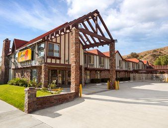 Super 8 by Wyndham Santa Clarita/Valencia