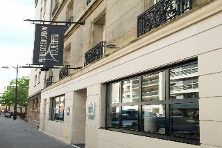 فندق دو ليكسبوزيسيون - برج إيفل