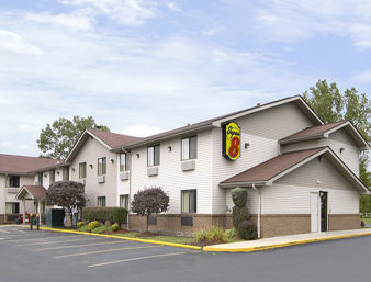 Super 8 by Wyndham Mentor/Cleveland Area