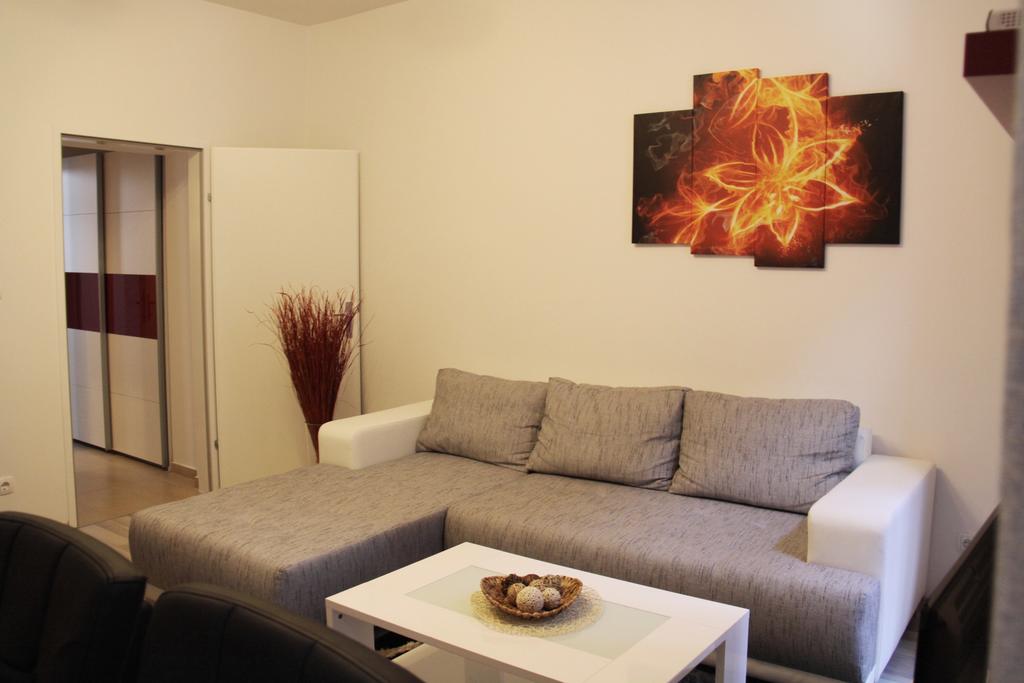 شقق تشيك فيينا، روميرجاسي